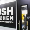 LUSH、製造過程を見て体験できるキッチンツアー開催